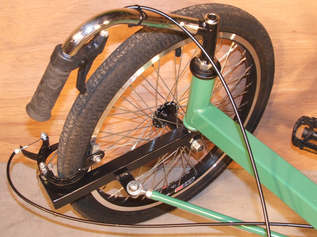 StreetFox Tadpole Trike - standard handlebars